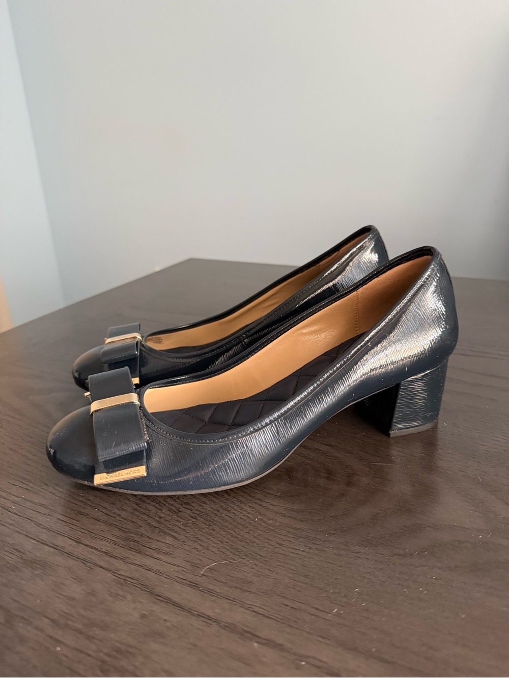 MICHAEL Michael Kors Navy Patent Leather Bow Block Heel Pumps Size 9